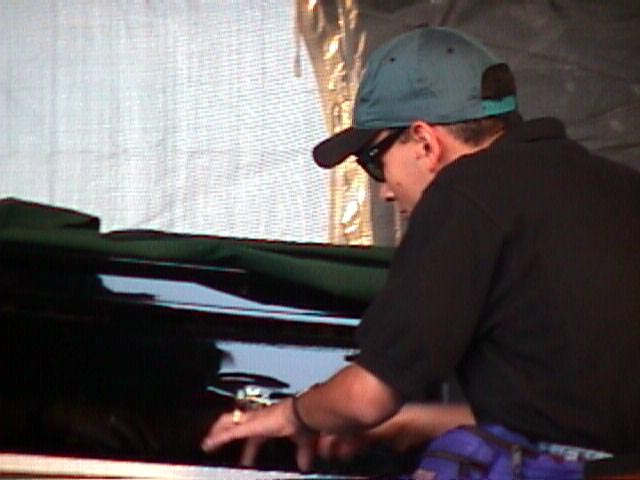 0425_09.jpg (35689 bytes)